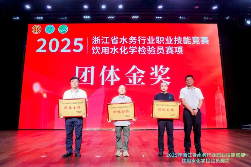 团体金奖.jpg 团体金奖.jpg
